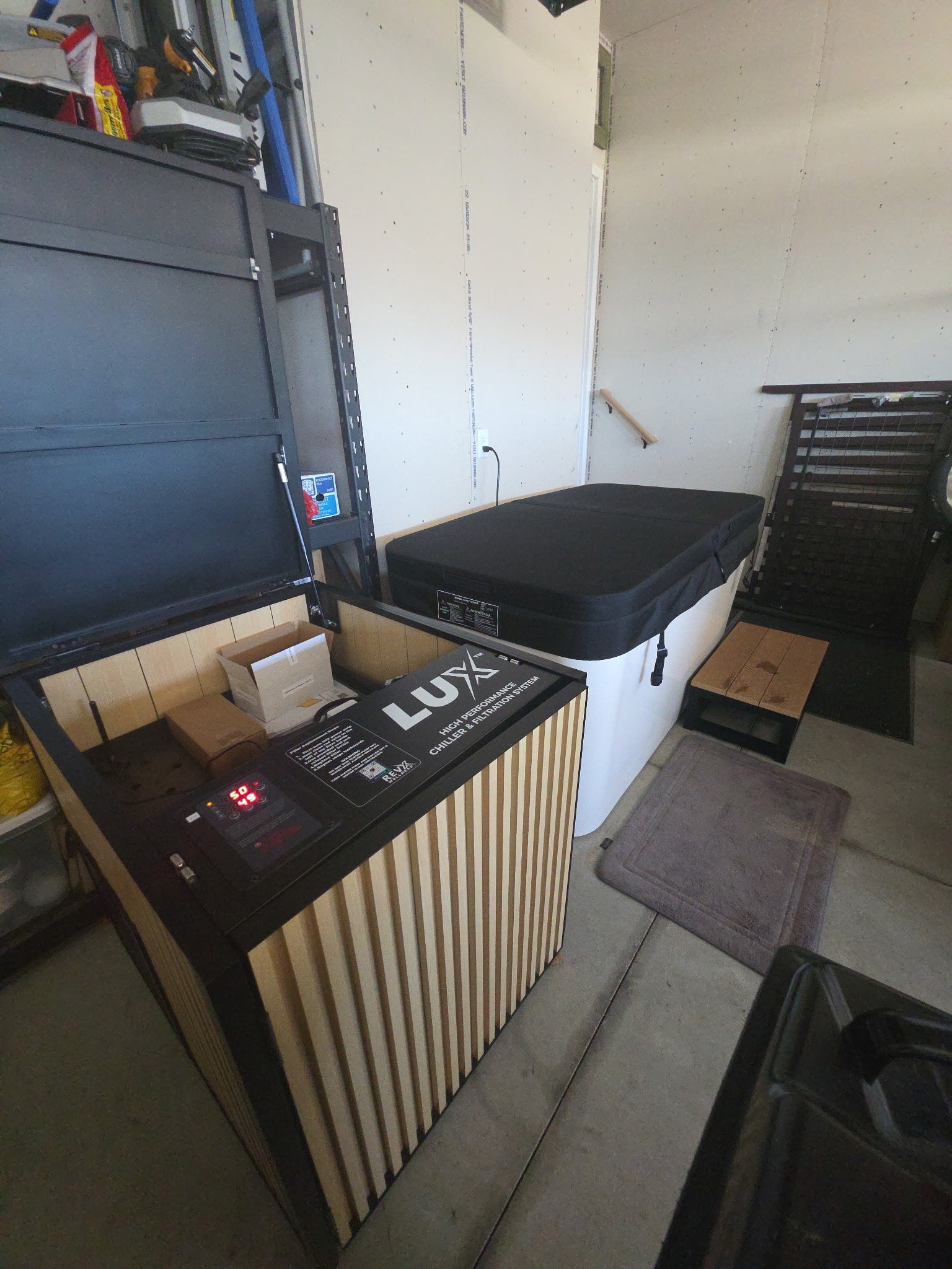 RevX X Tub + LUX Chiller System — acrylic tub detail